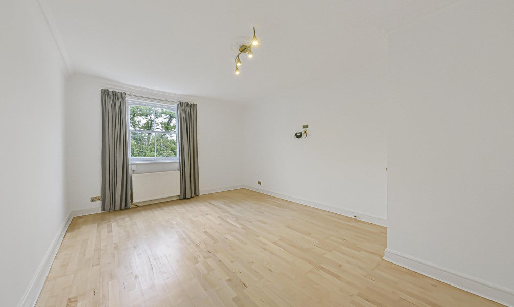 Flat Onslow Gardens in London