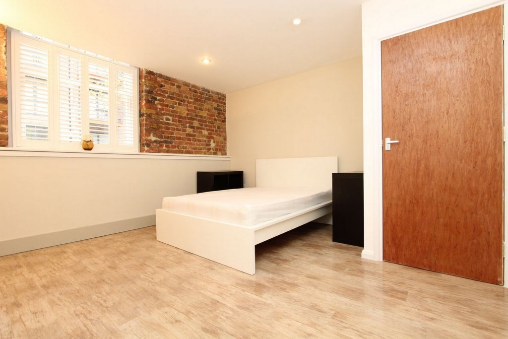 Room Globe Road in Greater London