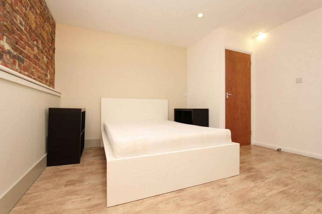 Room Globe Road in Greater London