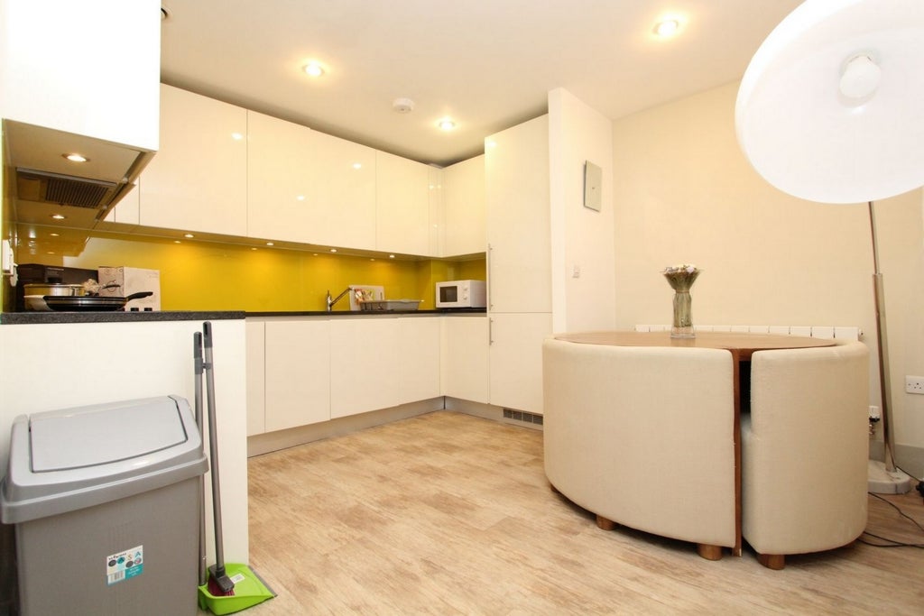 Room Globe Road in Greater London