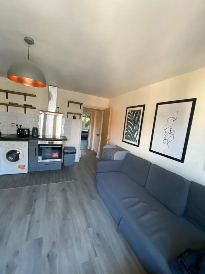 Flat Glaucus Street in Greater London