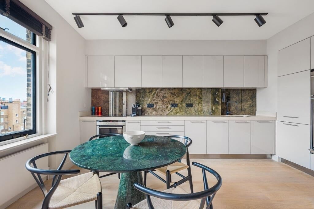 Flat Cadogan Square in Greater London