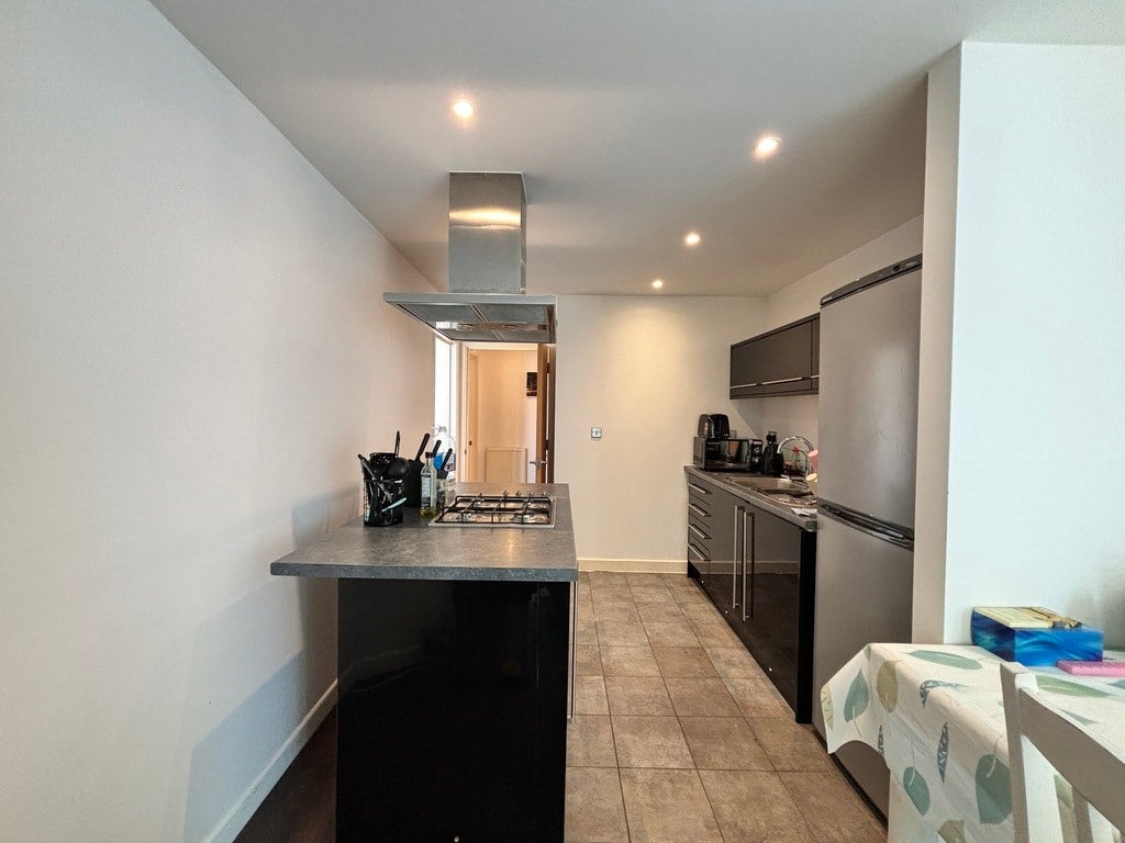 Flat Stainsby Road in Greater London