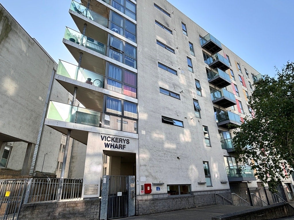 Flat Stainsby Road in Greater London