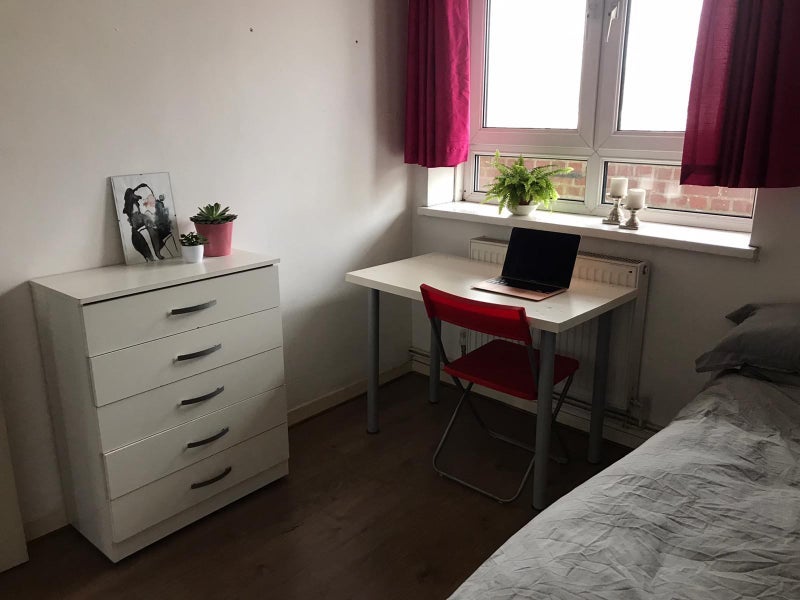 Room Darling Row in Greater London