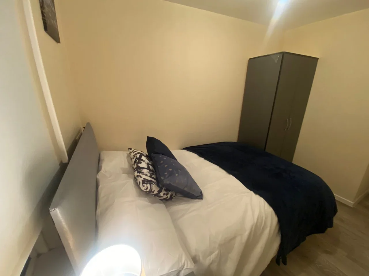 Room Compton Place in Greater London