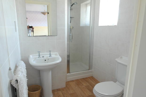 Flat Heathcote Avenue in Greater London