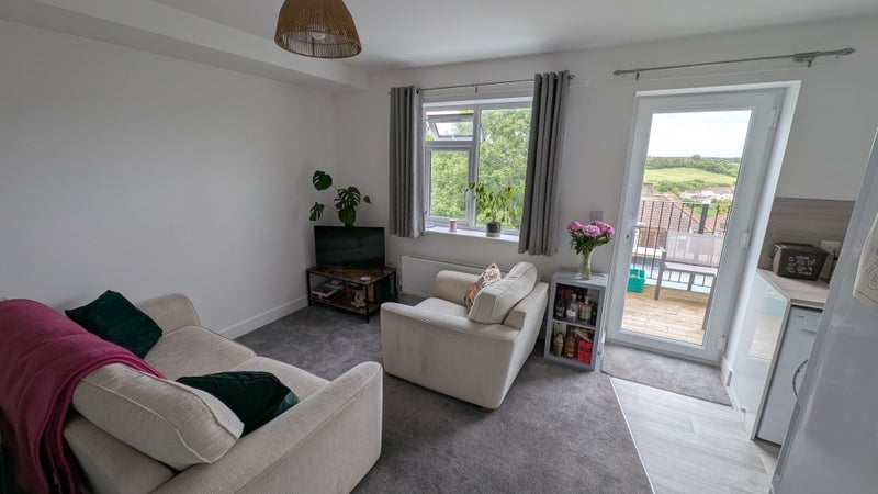 Room Eastlyn Road in Bristol