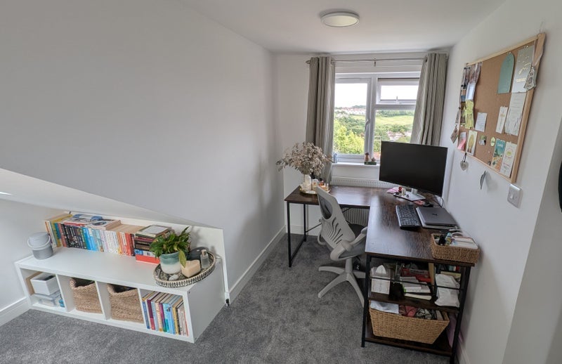 Room Eastlyn Road in Bristol