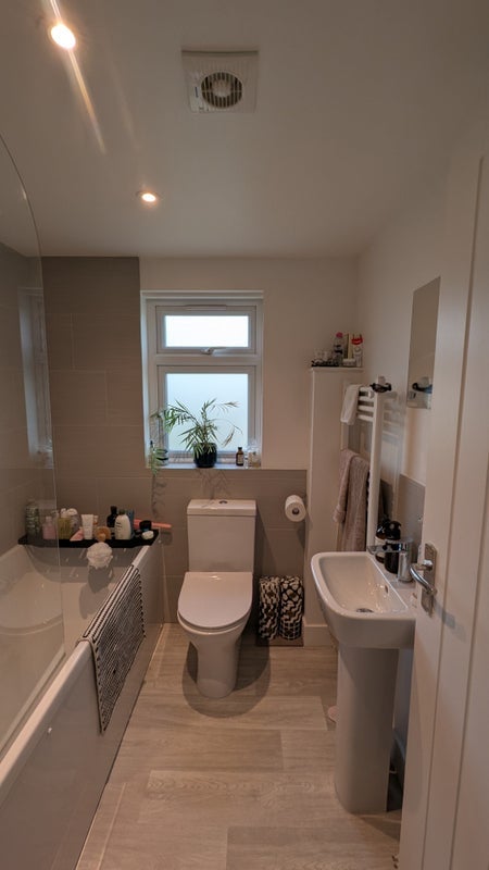 Room Eastlyn Road in Bristol
