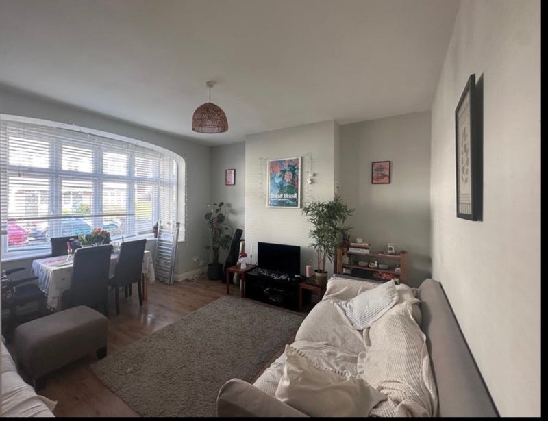 Room Gateside Road in Greater London