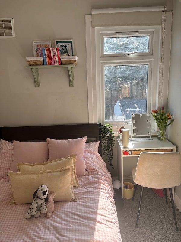 Room Gateside Road in Greater London