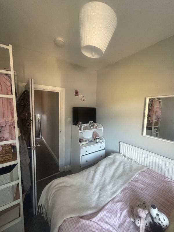 Room Gateside Road in Greater London