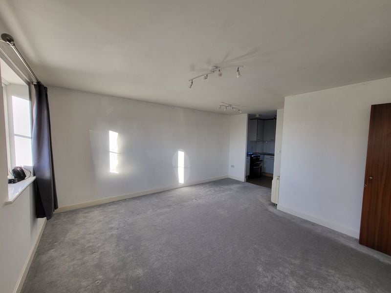 Flat Vincent Way in Martock