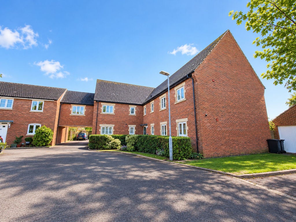 Flat Vincent Way in Martock