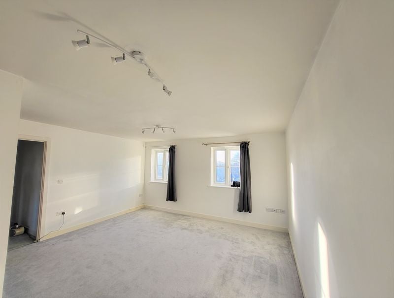 Flat Vincent Way in Martock