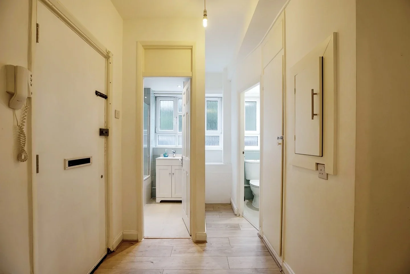 Flat Jackman Street in Greater London