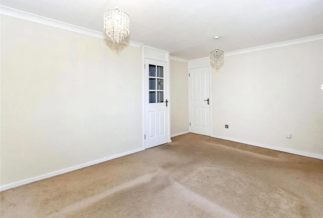 Flat Burgett Road in Slough