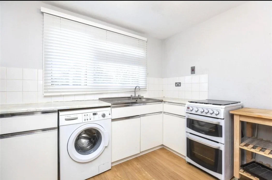 Flat Burgett Road in Slough