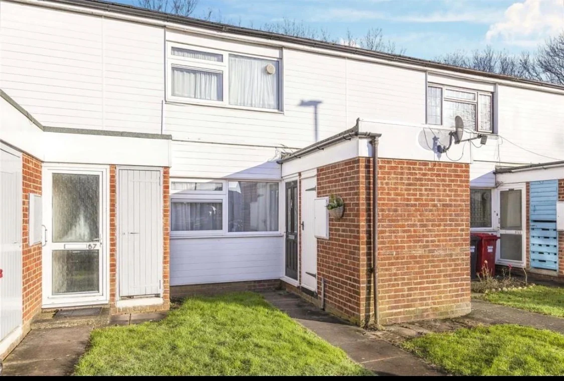 Flat Burgett Road in Slough