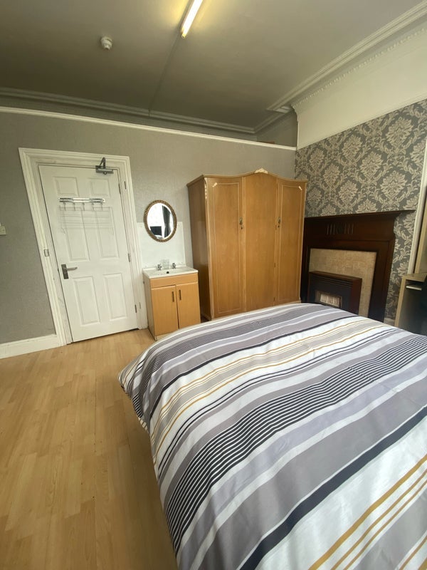 Room Henleaze Road in Bristol