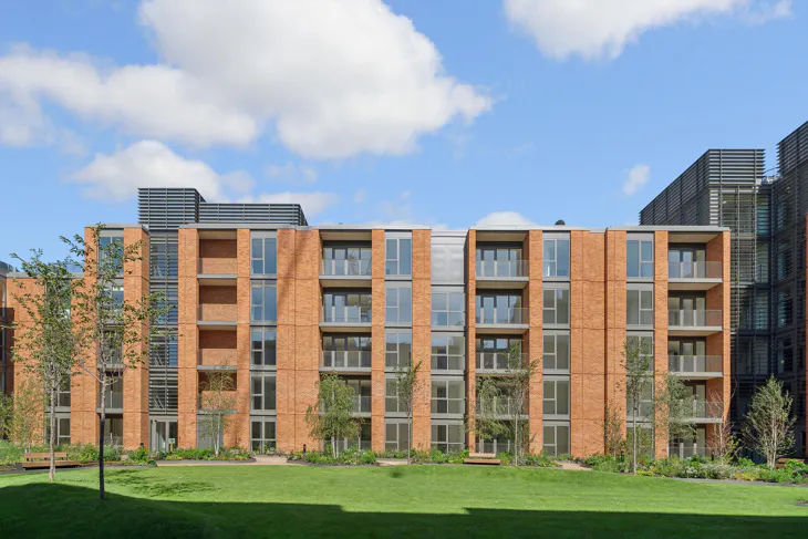 Flat Carnwath Road in Greater London