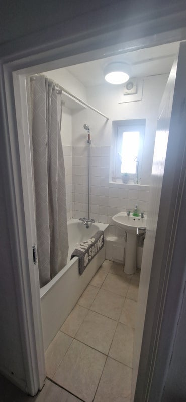 Room Victoria Way in Greater London
