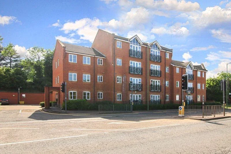 Flat London Road in Dacorum