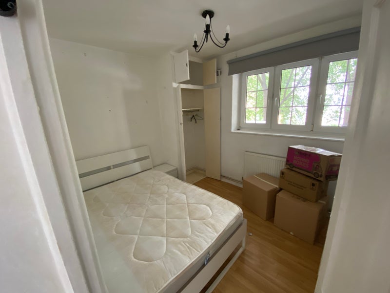 Room Prusom Street in Greater London