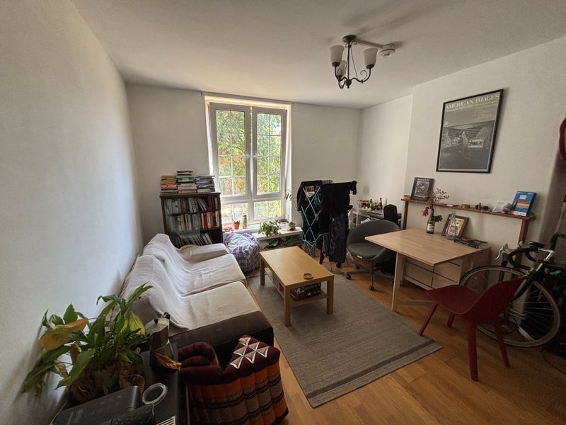 Room Prusom Street in Greater London