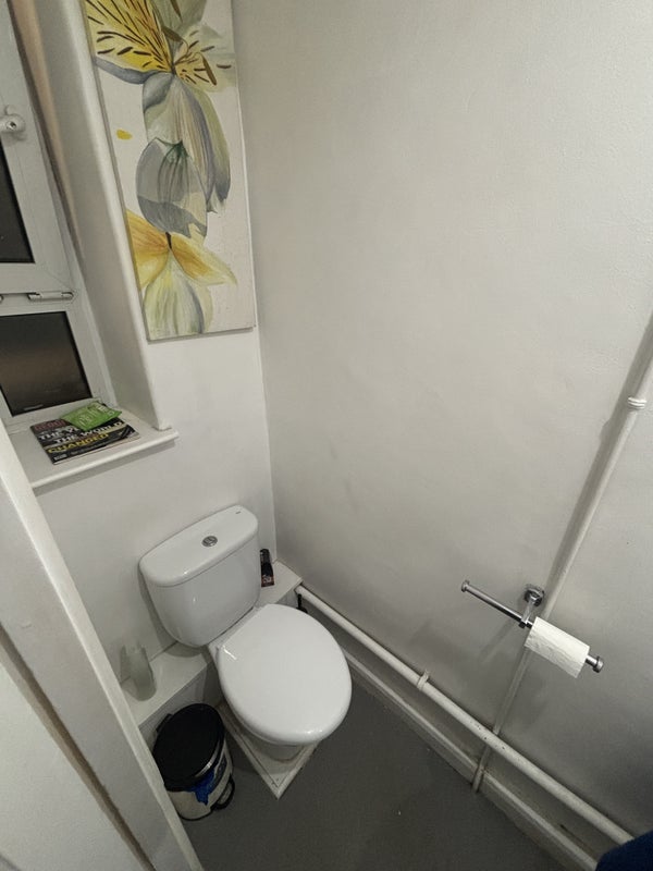 Room Prusom Street in Greater London