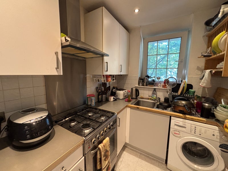 Room Prusom Street in Greater London