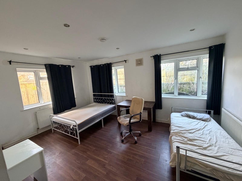 Room Northolt Road in Greater London