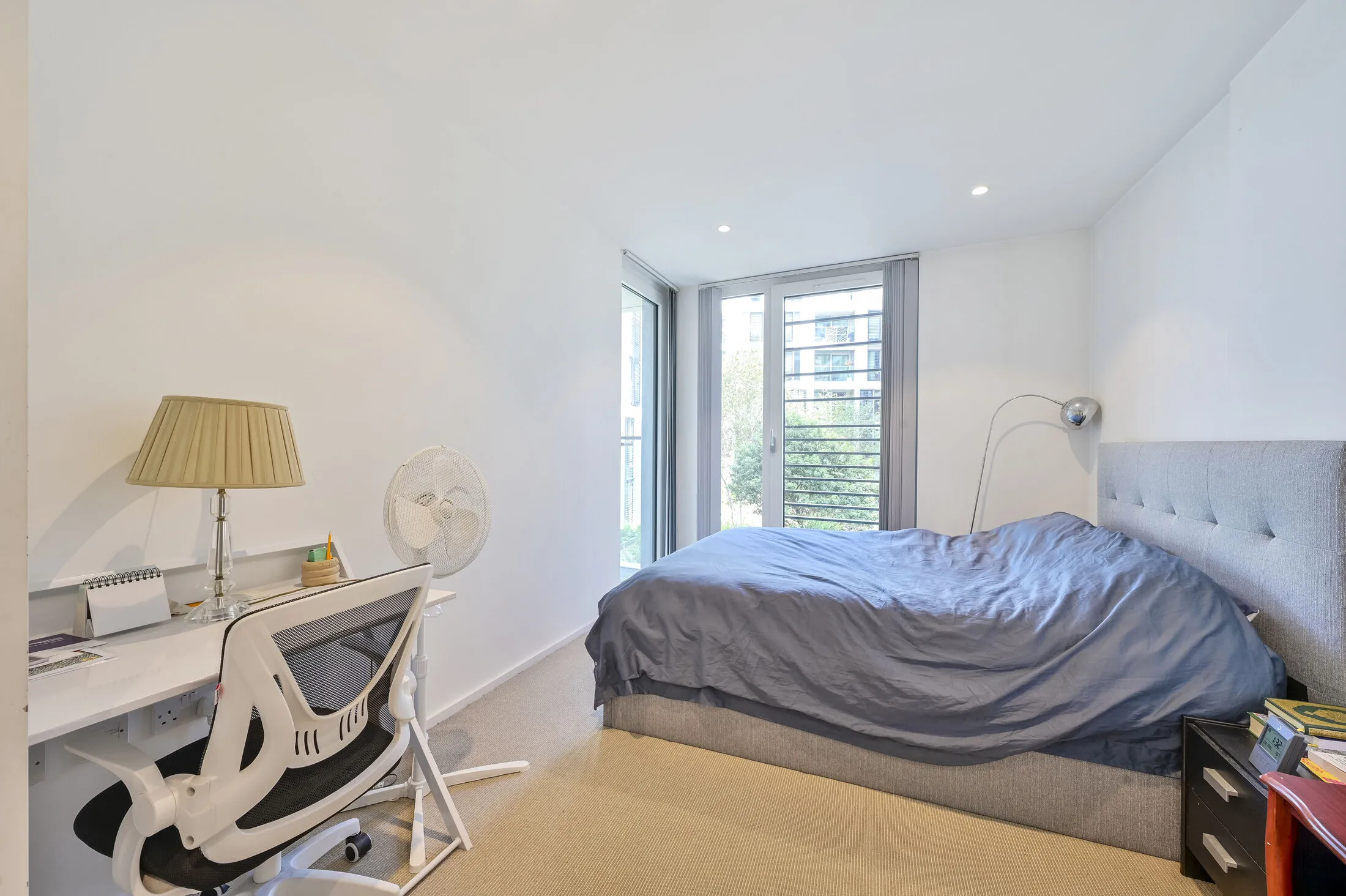 Flat Buckhold Road in Greater London