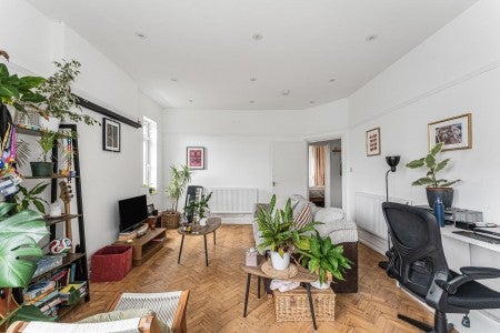 Flat Mayow Road in Greater London