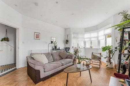 Flat Mayow Road in Greater London