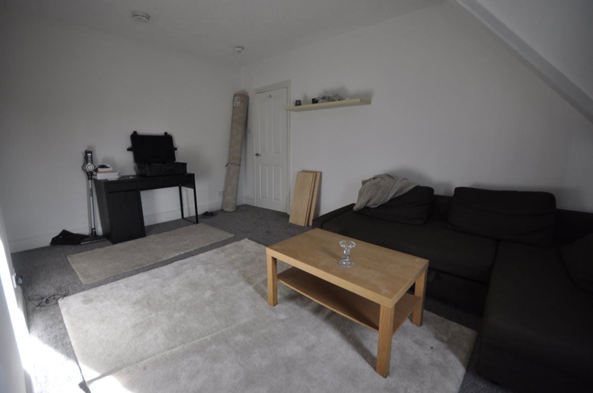 Flat Clapham Road in Bedford
