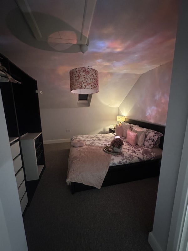 Room Millicent Grove in Greater London