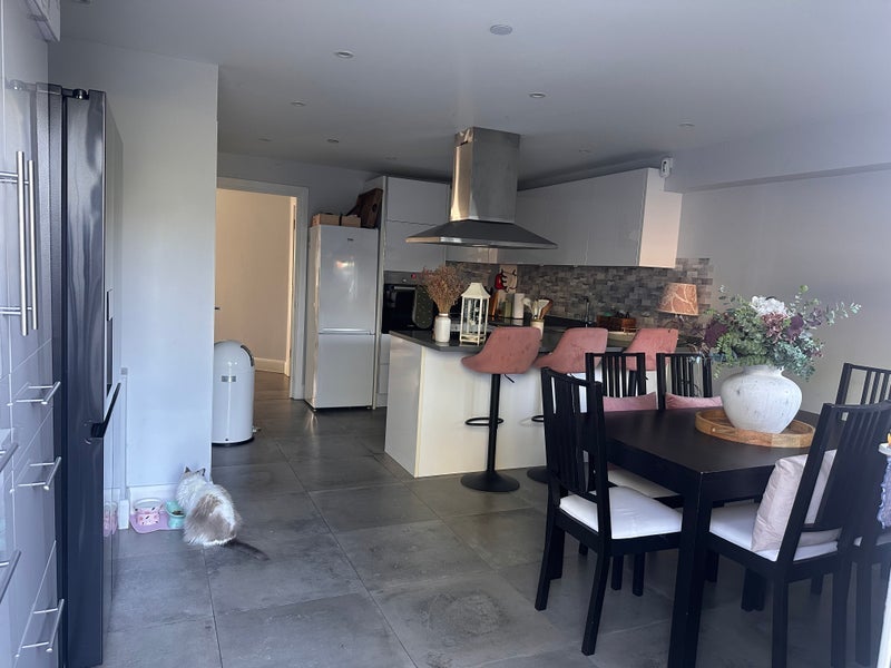 Room Millicent Grove in Greater London