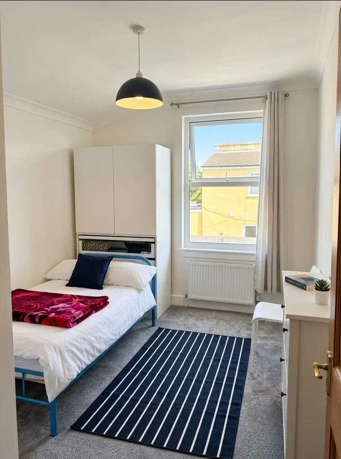 Room Burlington Road in Greater London