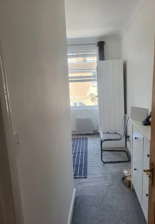 Room Burlington Road in Greater London