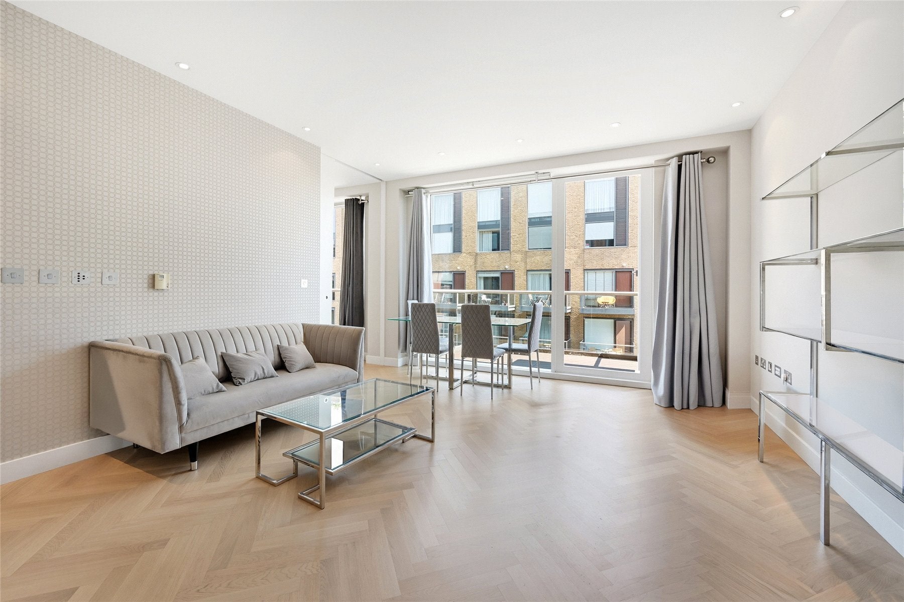 Flat Gatliff Road in City of Westminster