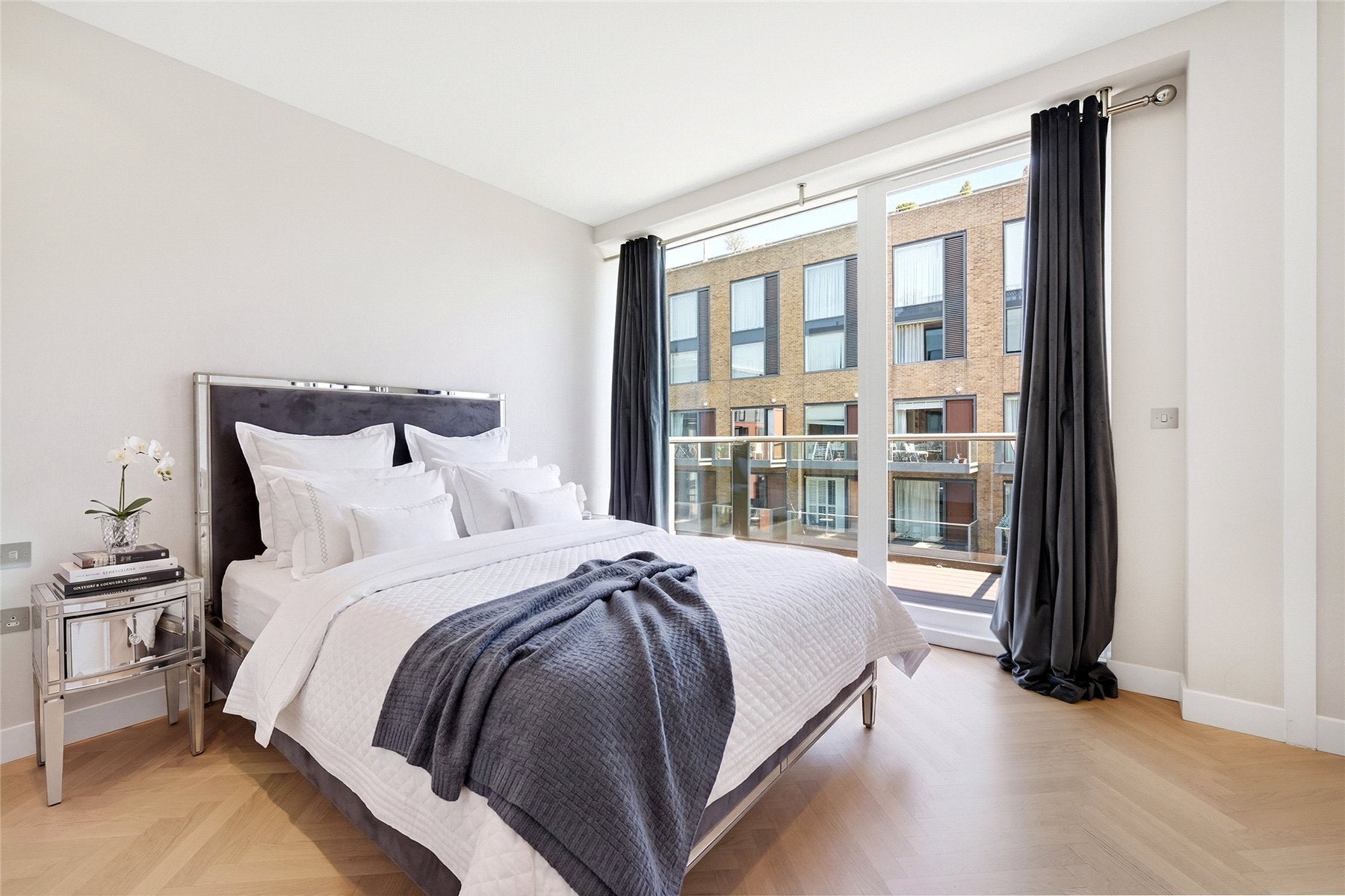 Flat Gatliff Road in City of Westminster