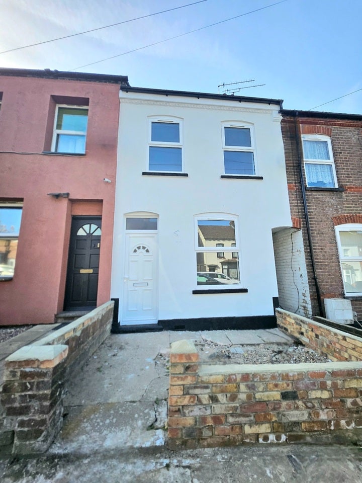House Ferndale Road in Luton