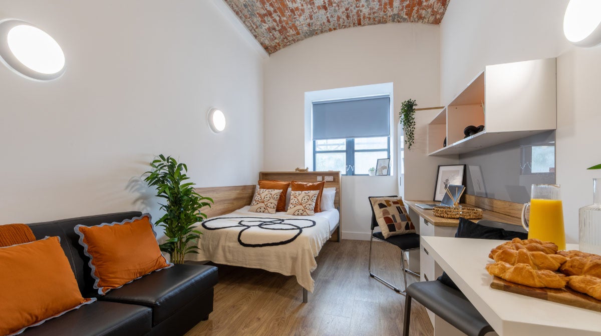 Room Lower Chatham Street in Manchester
