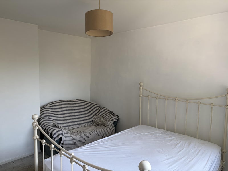 Room Clarence Crescent in Greater London