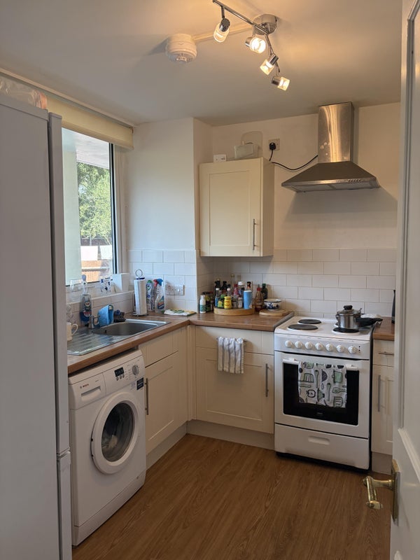 Room Clarence Crescent in Greater London