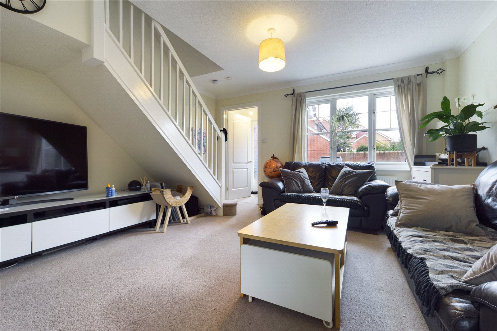 House Whitehart Close in Theale