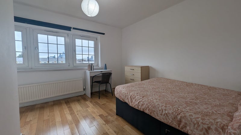 Room Bancroft Road in Greater London