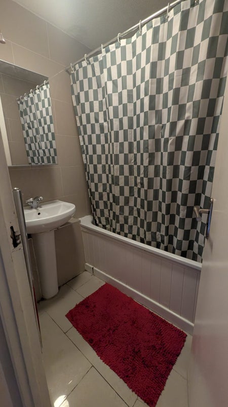 Room Bancroft Road in Greater London